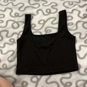 I’m selling this cropped tank top